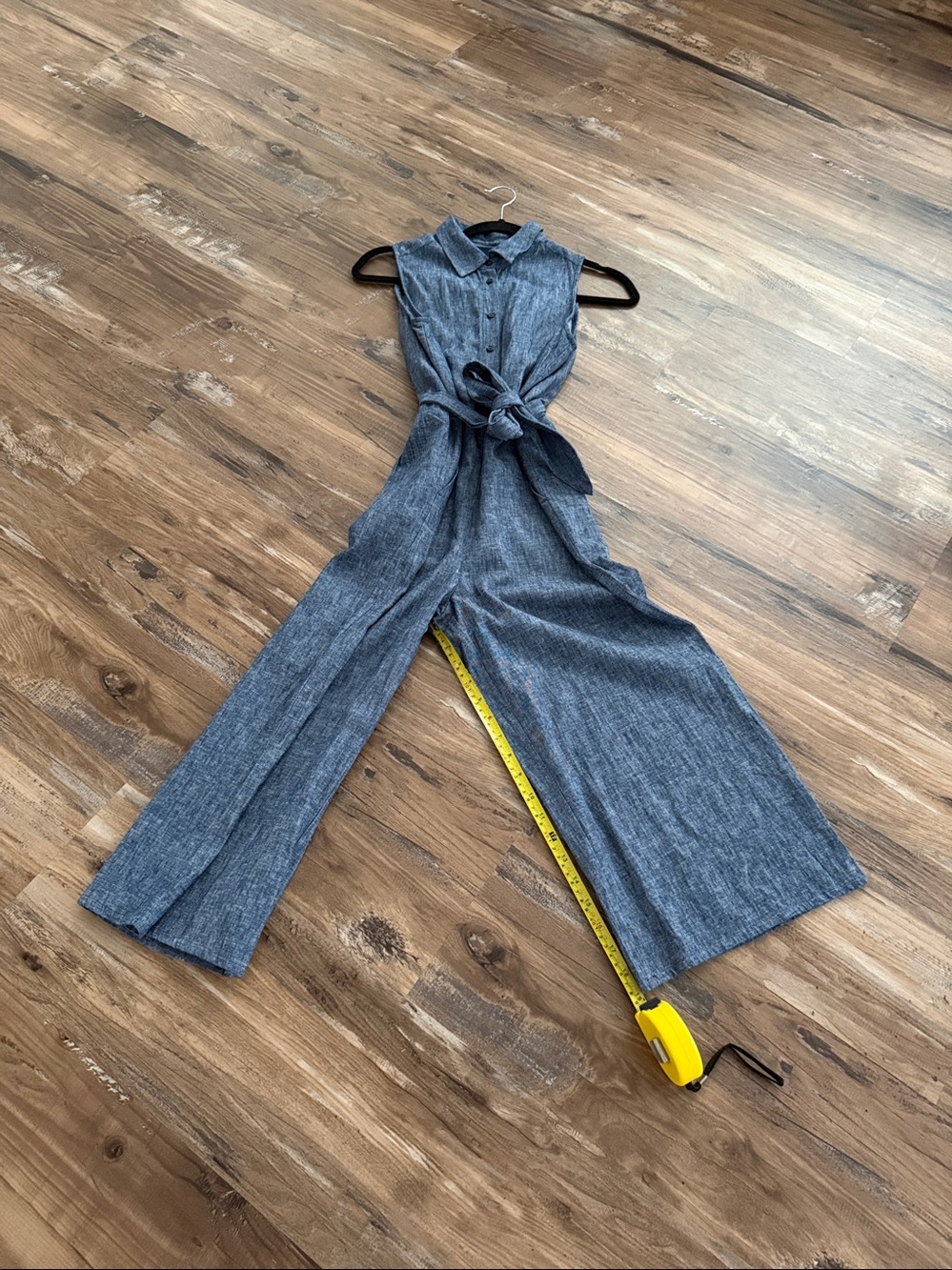 Banana Republic
Chambray Blue Linen
Denim Tie Waist
Jumpsuit Sleeveless size 0 - Picture 7 of 7